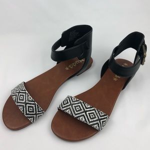 Mudd sandals!